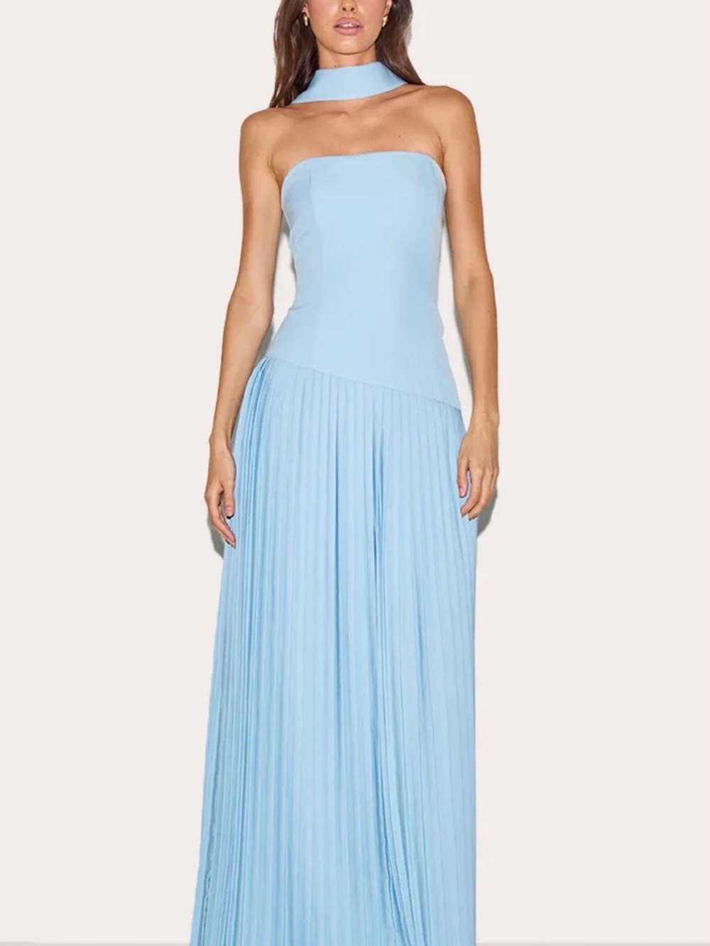 PrettyLittleThing- WOVEN ASYMMETRIC PLEATED MAXI
DRESS